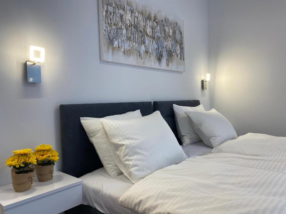 Luxury Studios & Room Five Split Exterior photo