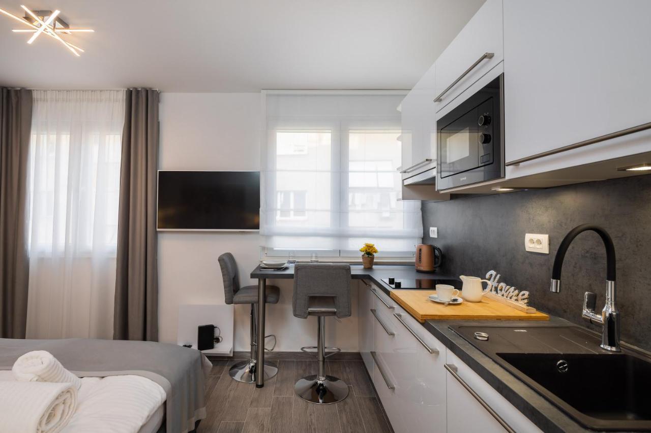 Luxury Studios & Room Five Split Exterior photo