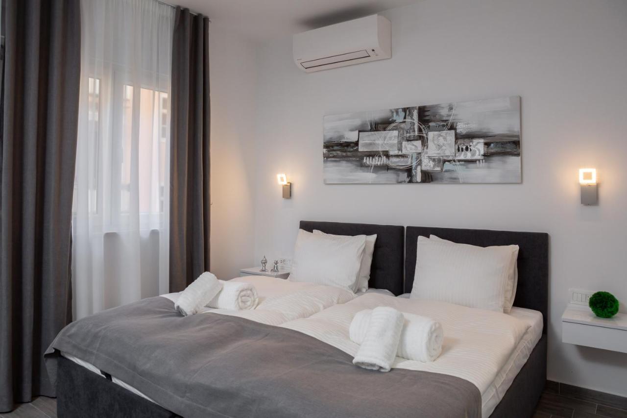 Luxury Studios & Room Five Split Exterior photo