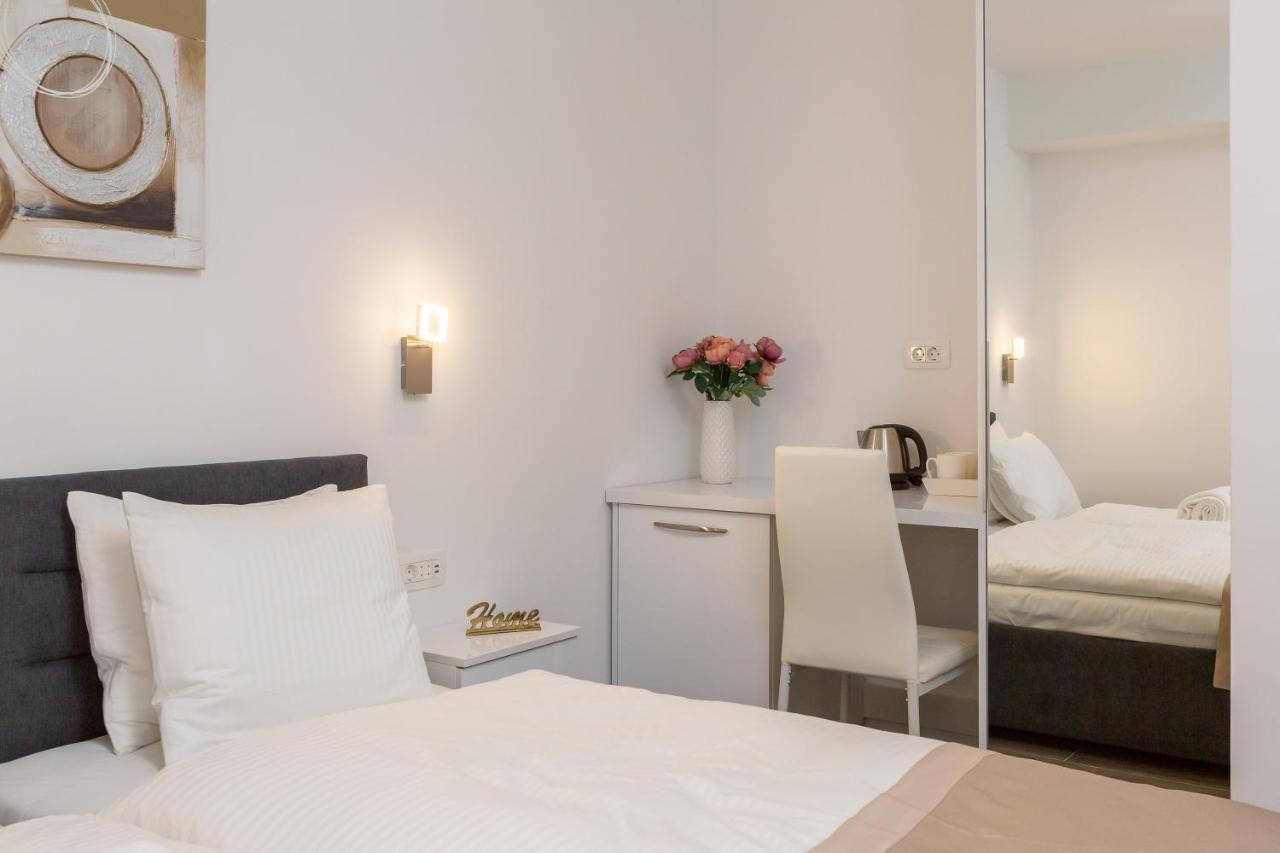 Luxury Studios & Room Five Split Exterior photo