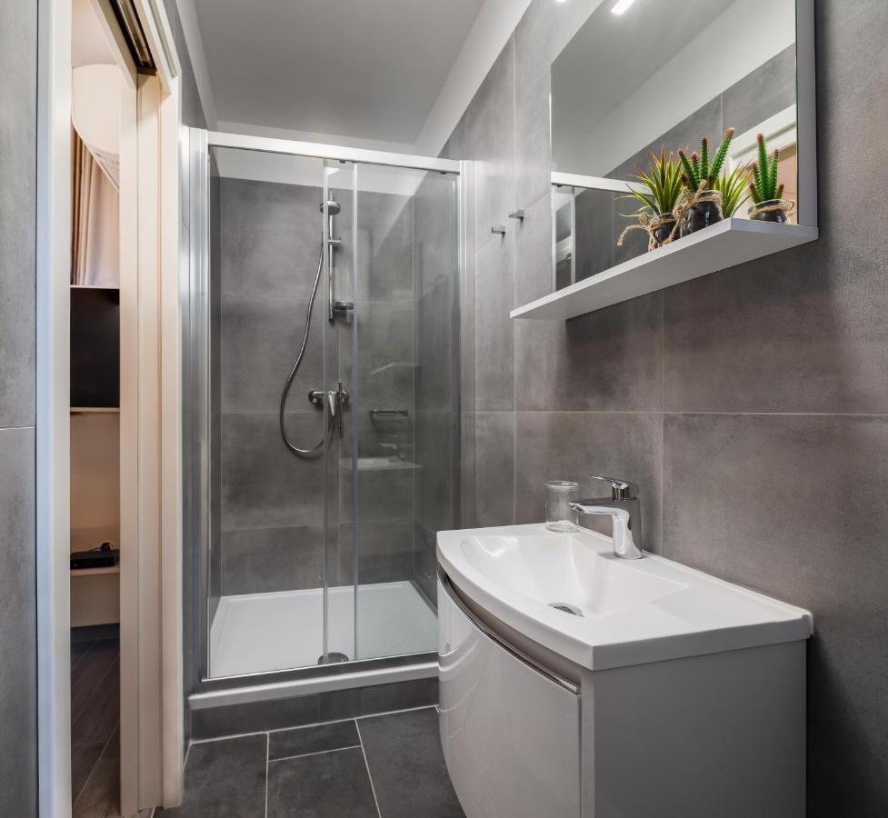 Luxury Studios & Room Five Split Exterior photo