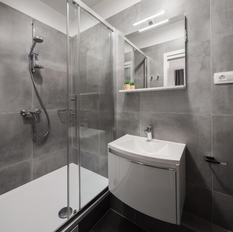 Luxury Studios & Room Five Split Exterior photo
