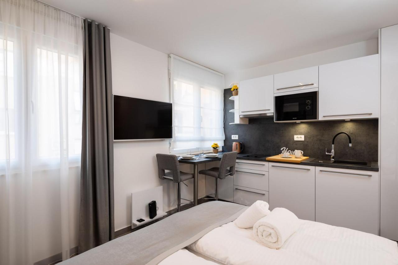 Luxury Studios & Room Five Split Exterior photo