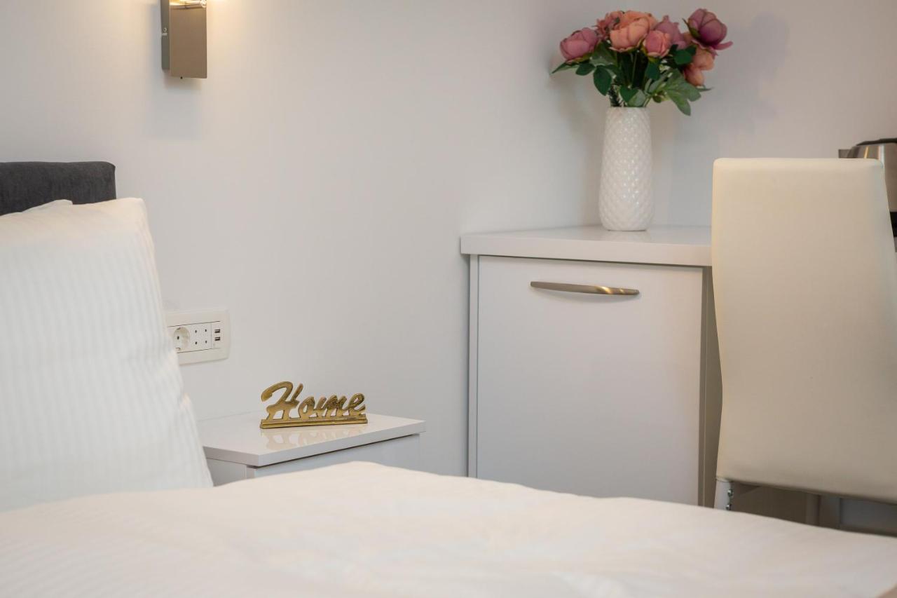 Luxury Studios & Room Five Split Exterior photo