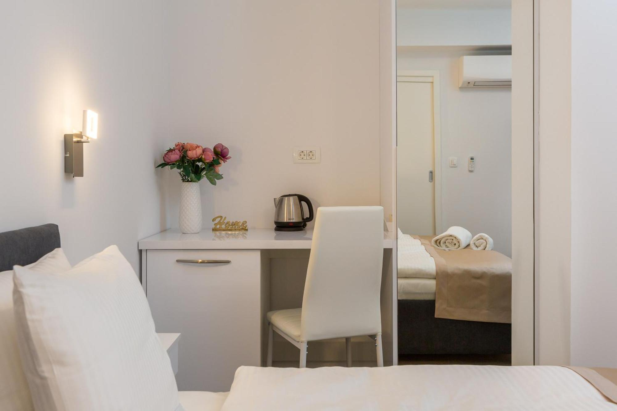 Luxury Studios & Room Five Split Exterior photo